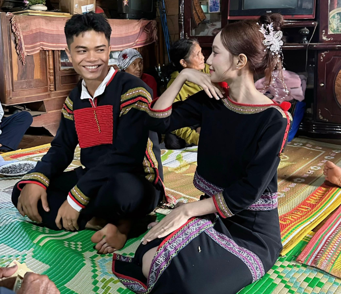 Cô dâu Ê Đê &quot;xinh nhất&quot; cõi mạng nói về hành động cầm thau tiền trong đám hỏi - Ảnh 1.
