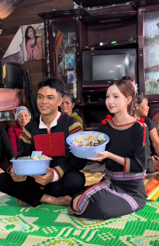 Cô dâu Ê Đê &quot;xinh nhất&quot; cõi mạng nói về hành động cầm thau tiền trong đám hỏi - Ảnh 6.