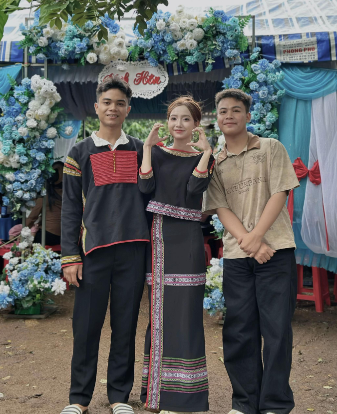 Cô dâu Ê Đê &quot;xinh nhất&quot; cõi mạng nói về hành động cầm thau tiền trong đám hỏi - Ảnh 5.