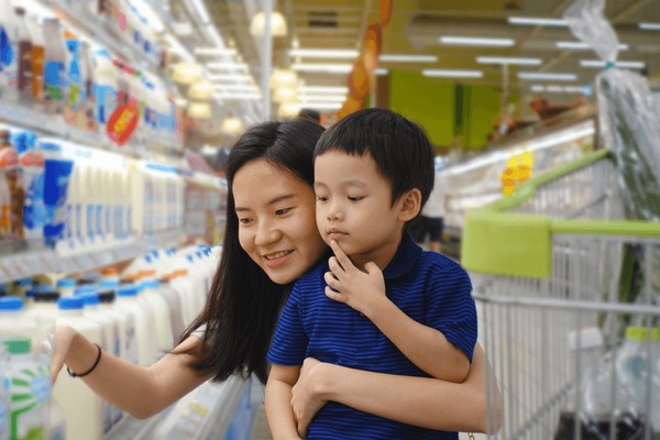 "Mẹ ơi, con ăn một quả nho nhé?": Người mẹ trả lời, tự cho mình thông minh, không ngờ ảnh hưởng cả đời con - Ảnh 1. "Mẹ ơi, con ăn một quả nho nhé?": Người mẹ trả lời, tự cho mình thông minh, không ngờ ảnh hưởng cả đời con - Ảnh 1.