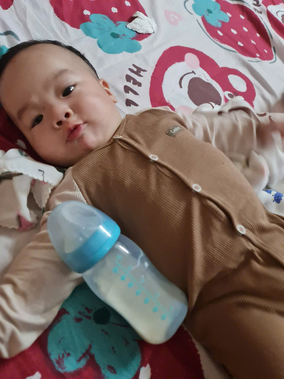Review chiếc bình sữa cổ hẹp giá rẻ bằng cốc trà sữa, được mệnh danh là Review chiếc bình sữa cổ hẹp giá rẻ bằng cốc trà sữa, được mệnh danh là