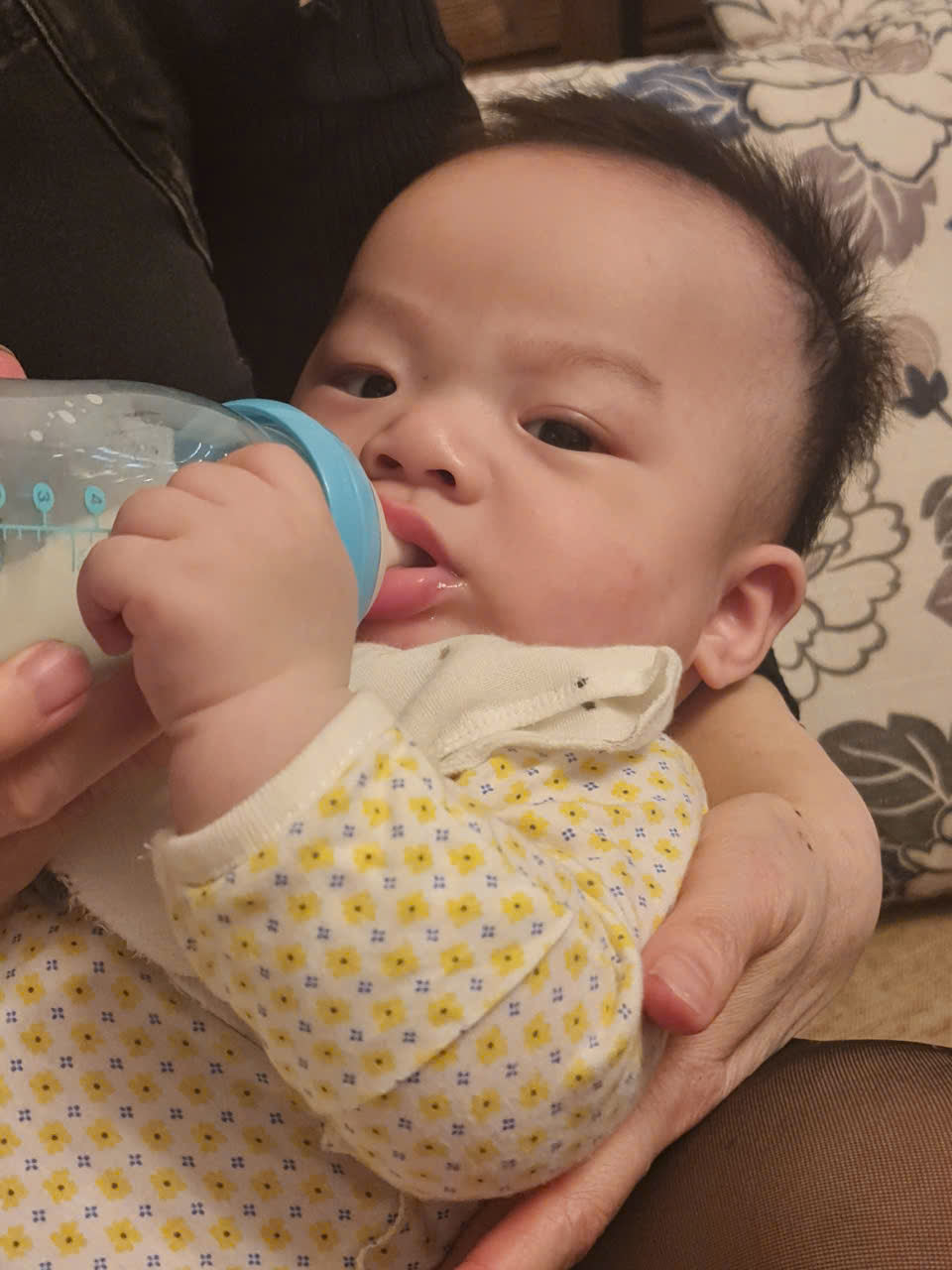 Review chiếc bình sữa cổ hẹp giá rẻ bằng cốc trà sữa, được mệnh danh là Review chiếc bình sữa cổ hẹp giá rẻ bằng cốc trà sữa, được mệnh danh là
