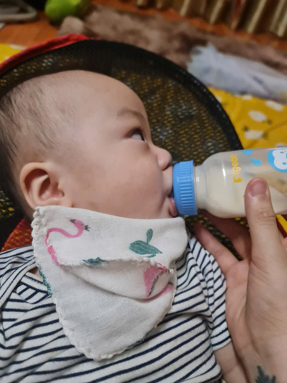 Review chiếc bình sữa cổ hẹp giá rẻ bằng cốc trà sữa, được mệnh danh là Review chiếc bình sữa cổ hẹp giá rẻ bằng cốc trà sữa, được mệnh danh là
