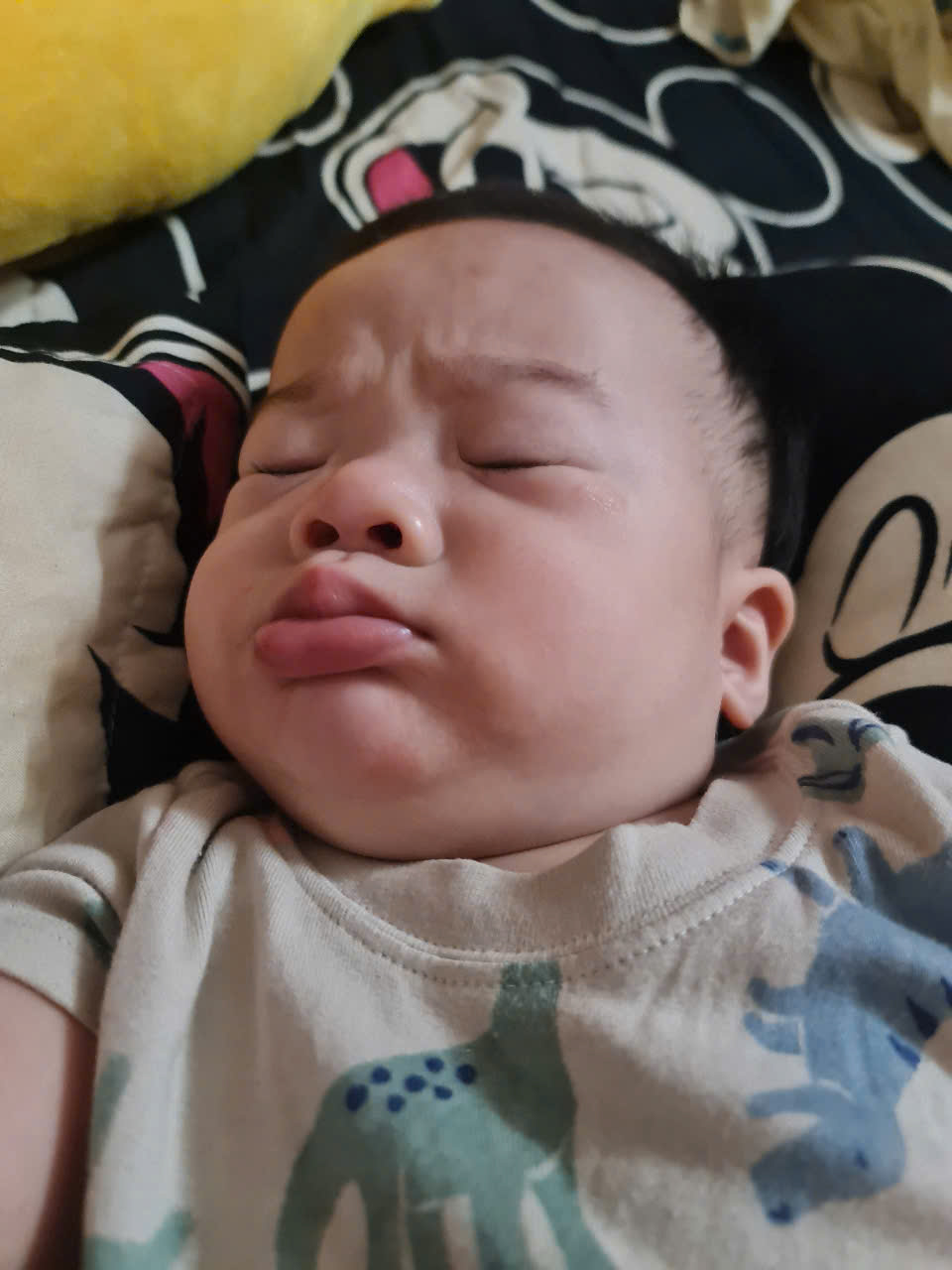Review chiếc bình sữa cổ hẹp giá rẻ bằng cốc trà sữa, được mệnh danh là Review chiếc bình sữa cổ hẹp giá rẻ bằng cốc trà sữa, được mệnh danh là