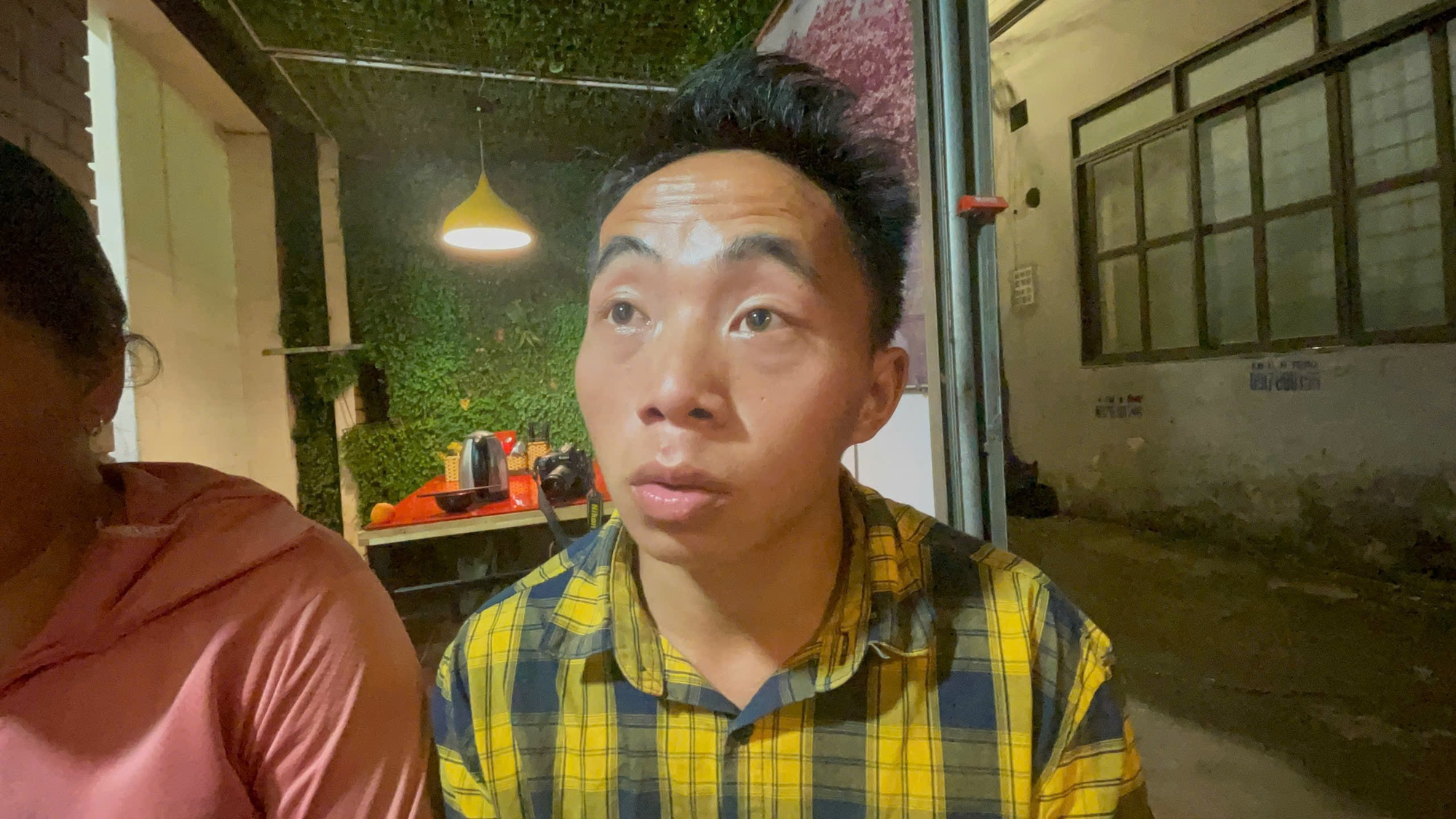 Vụ cuốc xe bị "chém" gần 5 triệu đồng ở Hà Nội: Người phụ nữ bật khóc vì số tiền đi vay chữa bệnh đã hơn 100 triệu, giờ lại thêm khoản này - Ảnh 1. Vụ cuốc xe bị "chém" gần 5 triệu đồng ở Hà Nội: Người phụ nữ bật khóc vì số tiền đi vay chữa bệnh đã hơn 100 triệu, giờ lại thêm khoản này - Ảnh 1.
