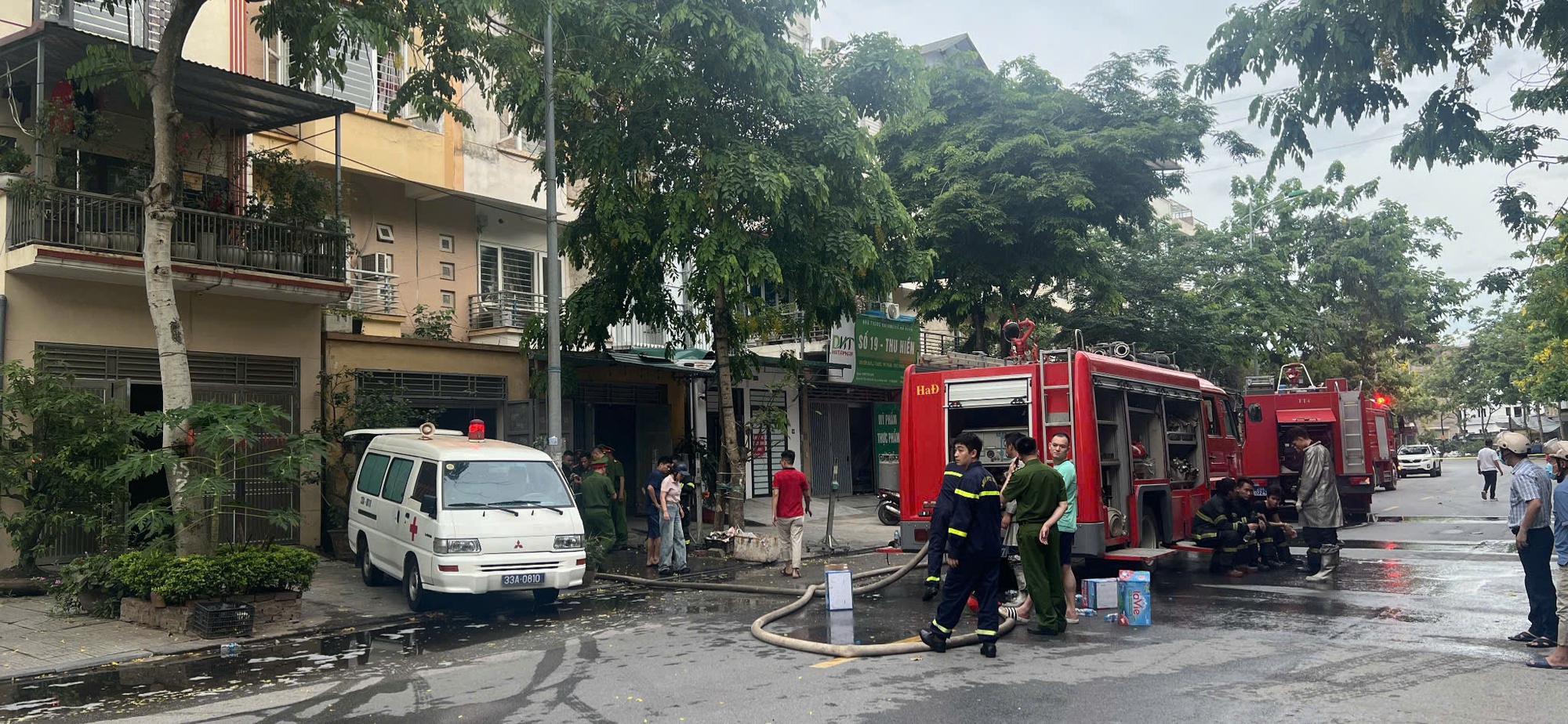 Nguyên nhân ban đầu vụ nổ vang trời ở ngôi nhà 4 tầng, 2 người tử vong- Ảnh 1. Nguyên nhân ban đầu vụ nổ vang trời ở ngôi nhà 4 tầng, 2 người tử vong- Ảnh 1.