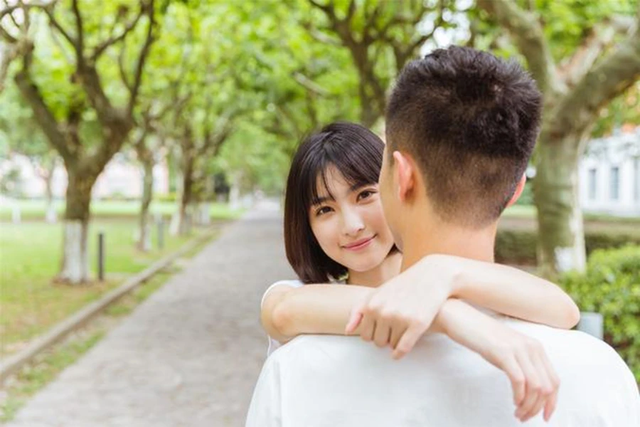 'Bóc mẽ' tình cảm 'trên tình bạn, dưới tình yêu' - Ảnh 1. 'Bóc mẽ' tình cảm 'trên tình bạn, dưới tình yêu' - Ảnh 1.