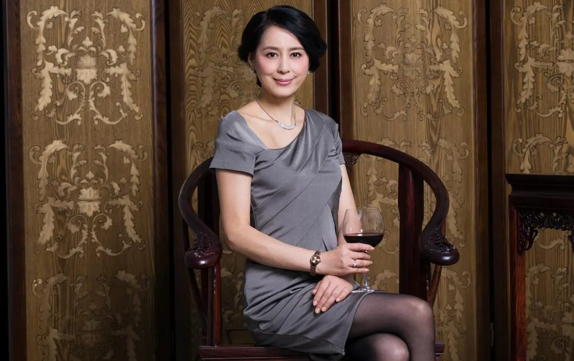 Bố tôi tái hôn với một người phụ nữ hơn ông 6 tuổi, từ ngày đầu dọn về sống chung, tôi choáng váng vì mọi thứ xung quanh- Ảnh 1. Bố tôi tái hôn với một người phụ nữ hơn ông 6 tuổi, từ ngày đầu dọn về sống chung, tôi choáng váng vì mọi thứ xung quanh- Ảnh 1.
