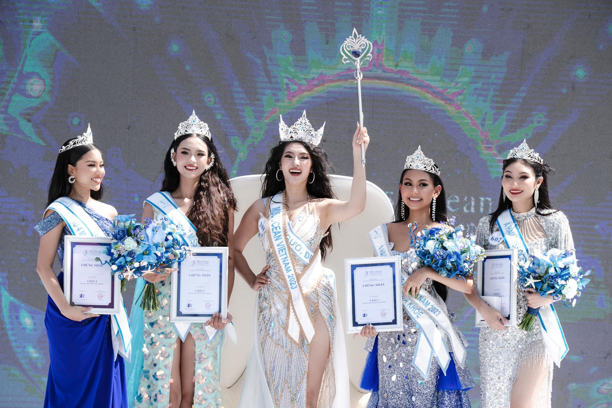 Hoa hậu Đảo Thiên Đường lộ nhan sắc lạ lẫm sau 2 năm đăng quang tranh cãi - Ảnh 1. Hoa hậu Đảo Thiên Đường lộ nhan sắc lạ lẫm sau 2 năm đăng quang tranh cãi - Ảnh 1.
