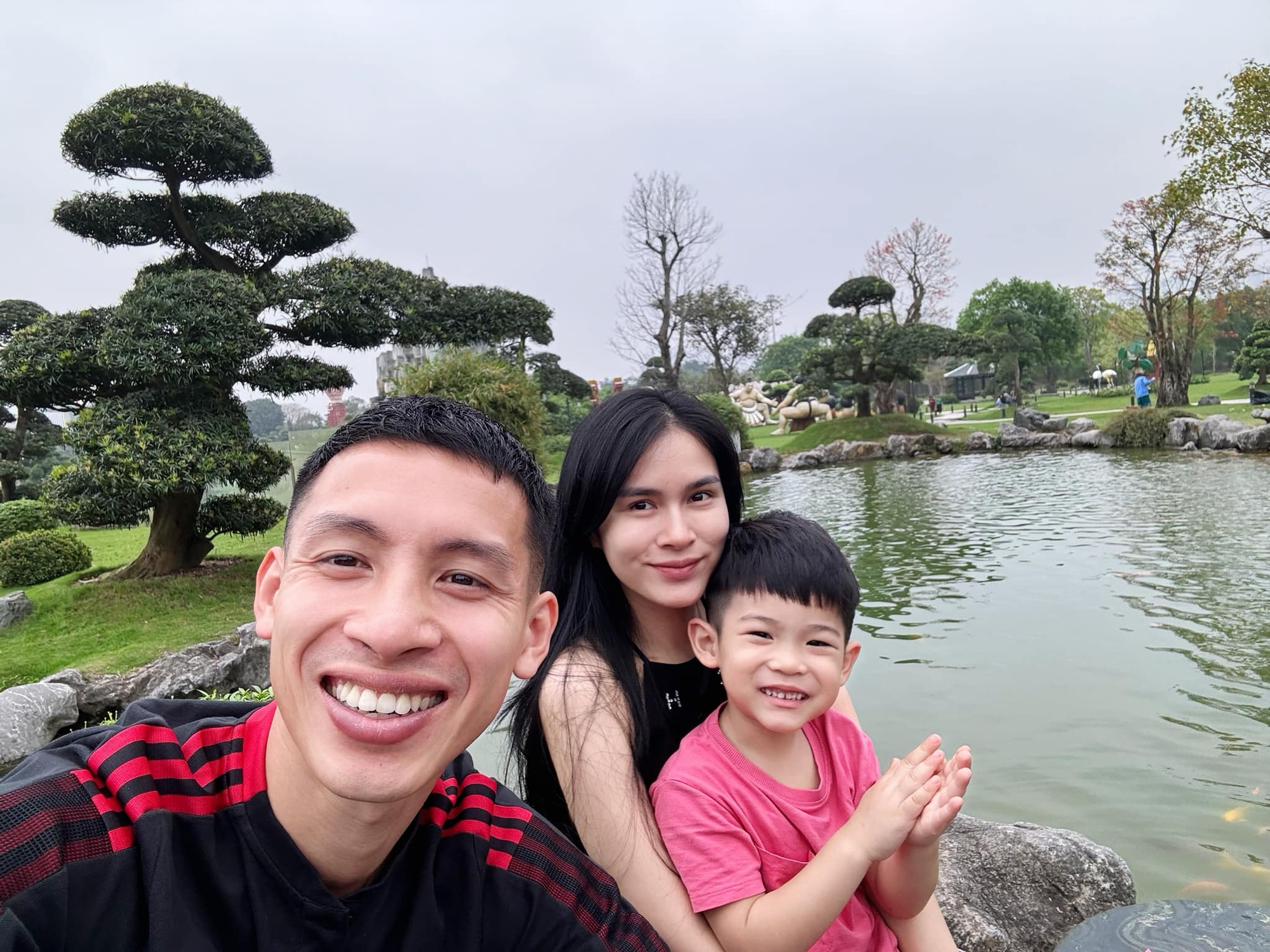 Cuộc sống viên mãn của tiền vệ nổi tiếng và hotgirl Tuyên Quang: Vừa xây biệt thự bạc tỉ nay lại có tin vui- Ảnh 3. Cuộc sống viên mãn của tiền vệ nổi tiếng và hotgirl Tuyên Quang: Vừa xây biệt thự bạc tỉ nay lại có tin vui- Ảnh 3.