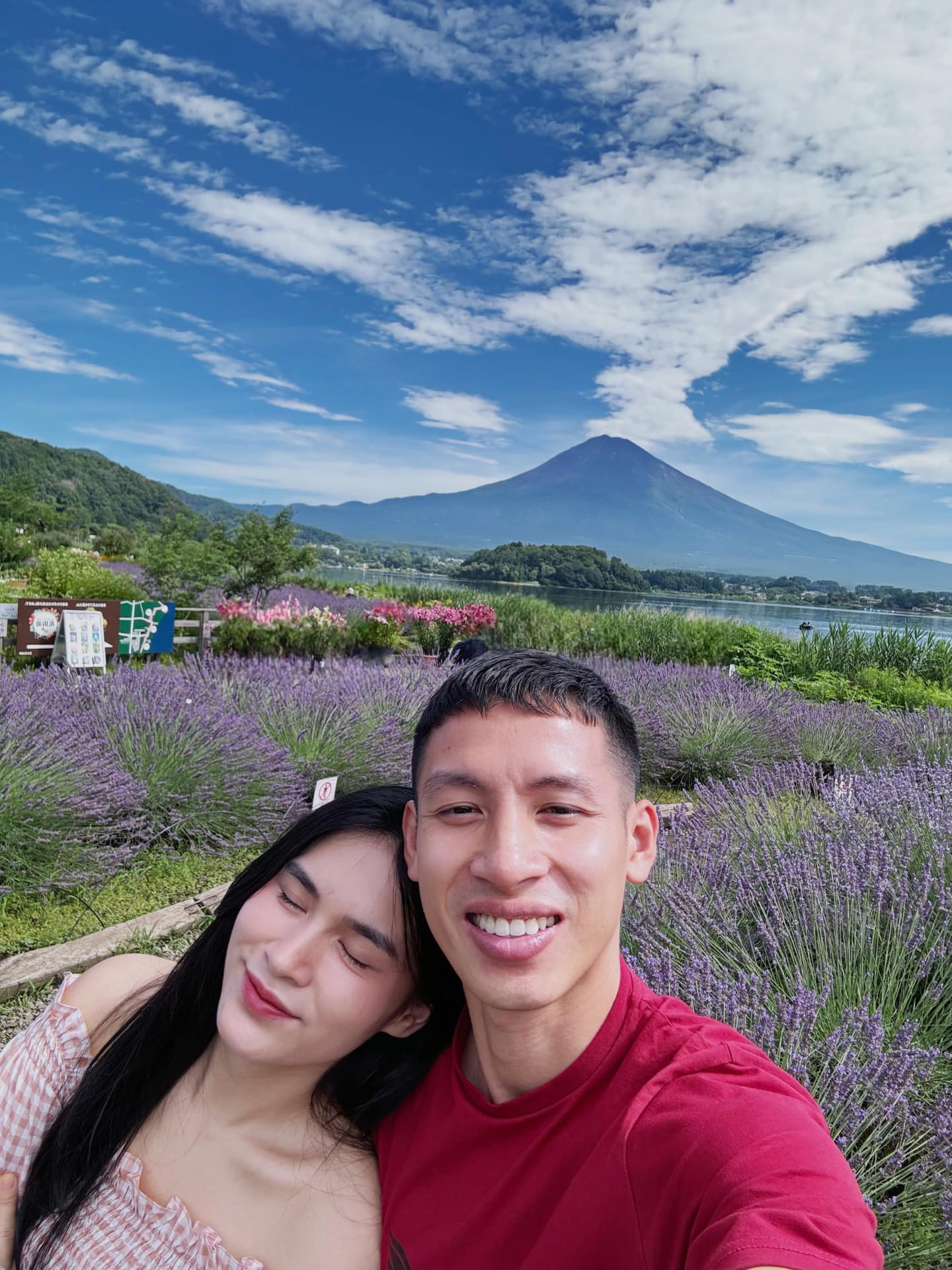 Cuộc sống viên mãn của tiền vệ nổi tiếng và hotgirl Tuyên Quang: Vừa xây biệt thự bạc tỉ nay lại có tin vui- Ảnh 4. Cuộc sống viên mãn của tiền vệ nổi tiếng và hotgirl Tuyên Quang: Vừa xây biệt thự bạc tỉ nay lại có tin vui- Ảnh 4.