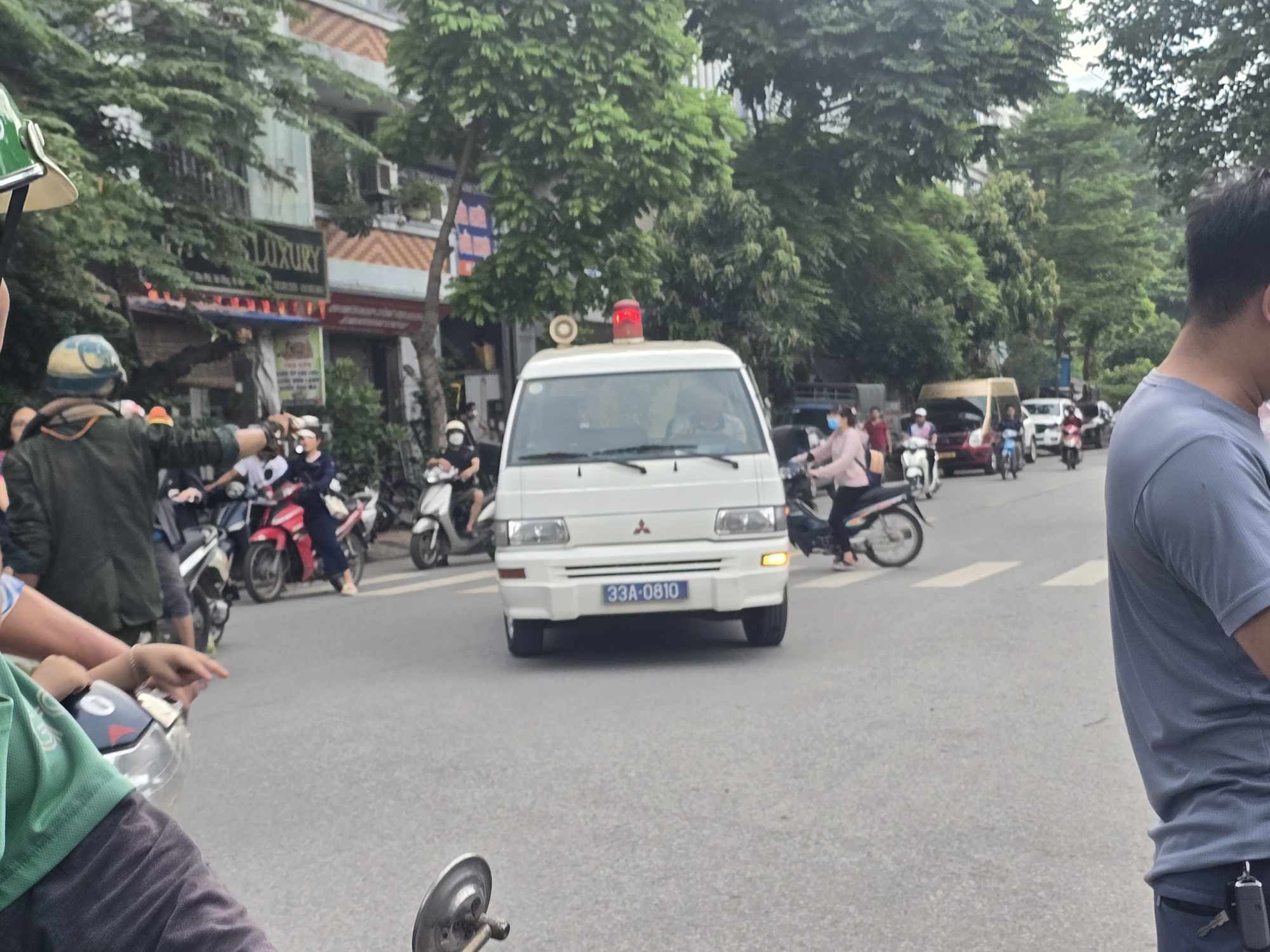 Hà Nội: Sau tiếng nổ vang trời, ngôi nhà 4 tầng bốc cháy ngùn ngụt, 2 nạn nhân tử vong - Ảnh 1. Hà Nội: Sau tiếng nổ vang trời, ngôi nhà 4 tầng bốc cháy ngùn ngụt, 2 nạn nhân tử vong - Ảnh 1.