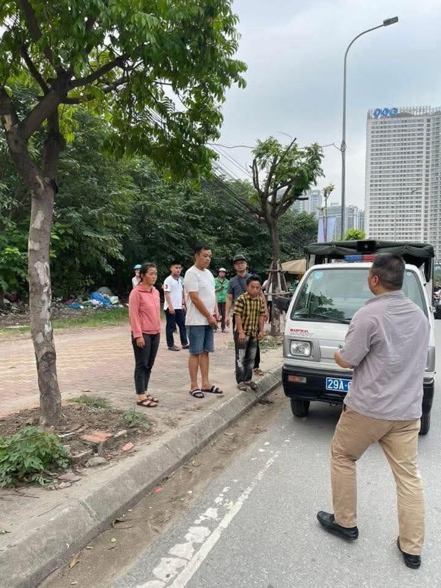 3 tài xế 'chặt chém' người vùng cao cuốc xe 4,9 triệu đồng đối diện hình phạt nào? - Ảnh 1. 3 tài xế 'chặt chém' người vùng cao cuốc xe 4,9 triệu đồng đối diện hình phạt nào? - Ảnh 1.