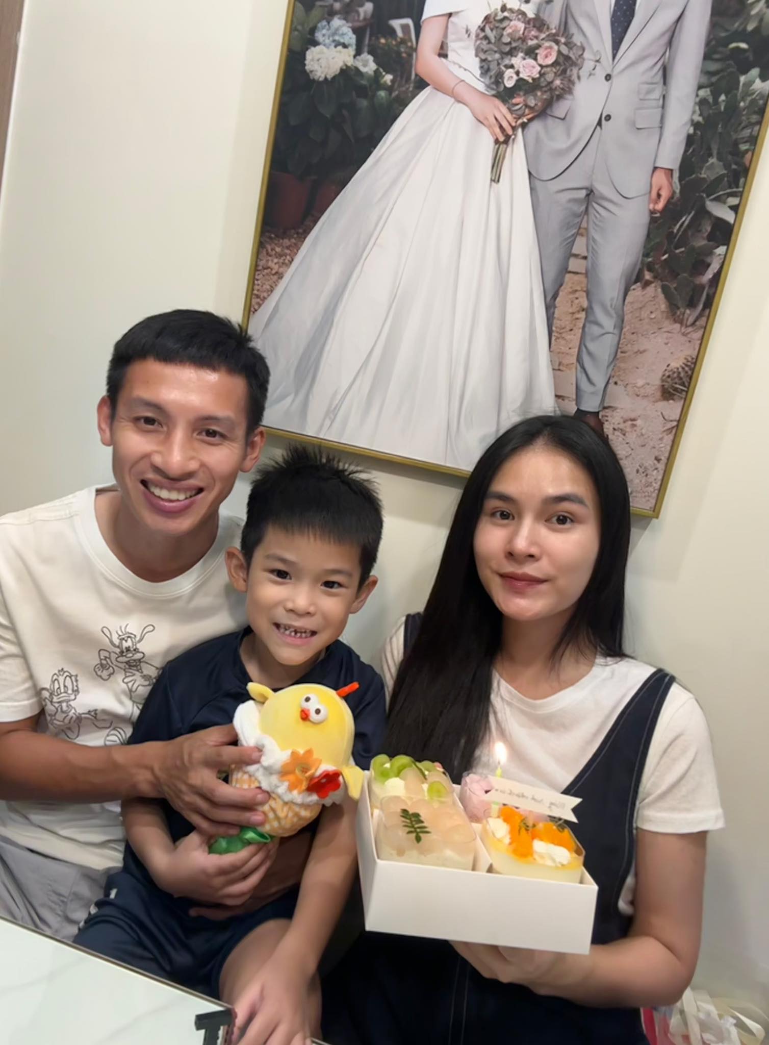 Cuộc sống viên mãn của tiền vệ nổi tiếng và hotgirl Tuyên Quang: Vừa xây biệt thự bạc tỉ nay lại có tin vui- Ảnh 2. Cuộc sống viên mãn của tiền vệ nổi tiếng và hotgirl Tuyên Quang: Vừa xây biệt thự bạc tỉ nay lại có tin vui- Ảnh 2.