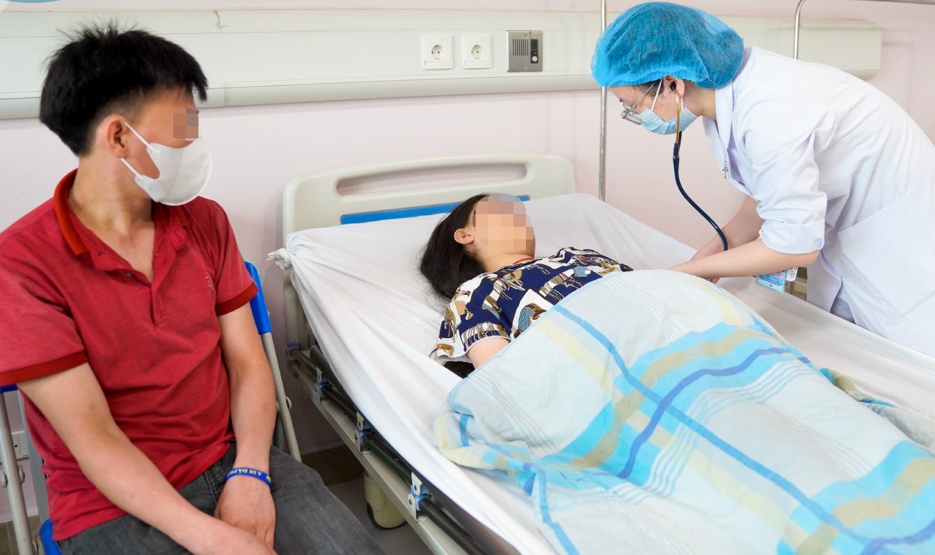 Tin vui đến với bé gái trong vụ gia đình người dân tộc bị “chặt chém” gần 5 triệu đồng - Ảnh 1. Tin vui đến với bé gái trong vụ gia đình người dân tộc bị “chặt chém” gần 5 triệu đồng - Ảnh 1.