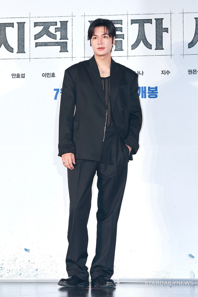 Lee Min Ho tự phản dame chính mình: Miệng kêu "tôi đã già" nhưng visual ở họp báo phim mới lại nét căng thế này - Ảnh 5. Lee Min Ho tự phản dame chính mình: Miệng kêu "tôi đã già" nhưng visual ở họp báo phim mới lại nét căng thế này - Ảnh 5.