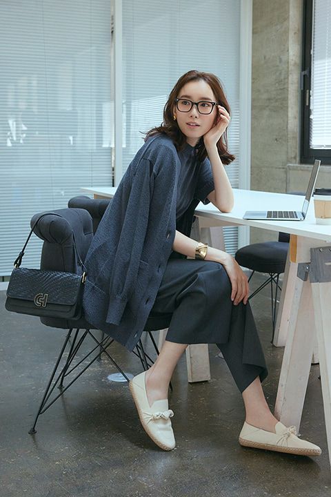 Không lên đời điện thoại, không nâng cấp xe: Xu hướng tiêu dùng ngược đang trở thành chiến lược sống bền vững của người trẻ - Ảnh 1. Không lên đời điện thoại, không nâng cấp xe: Xu hướng tiêu dùng ngược đang trở thành chiến lược sống bền vững của người trẻ - Ảnh 1.