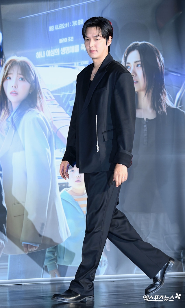 Lee Min Ho tự phản dame chính mình: Miệng kêu "tôi đã già" nhưng visual ở họp báo phim mới lại nét căng thế này - Ảnh 7. Lee Min Ho tự phản dame chính mình: Miệng kêu "tôi đã già" nhưng visual ở họp báo phim mới lại nét căng thế này - Ảnh 7.