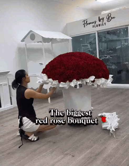 Phạm Hương ở Mỹ: Bận rộn kinh doanh, cắm hoa cũng mang dép hiệu gần 30 triệu - Ảnh 2. Phạm Hương ở Mỹ: Bận rộn kinh doanh, cắm hoa cũng mang dép hiệu gần 30 triệu - Ảnh 2.