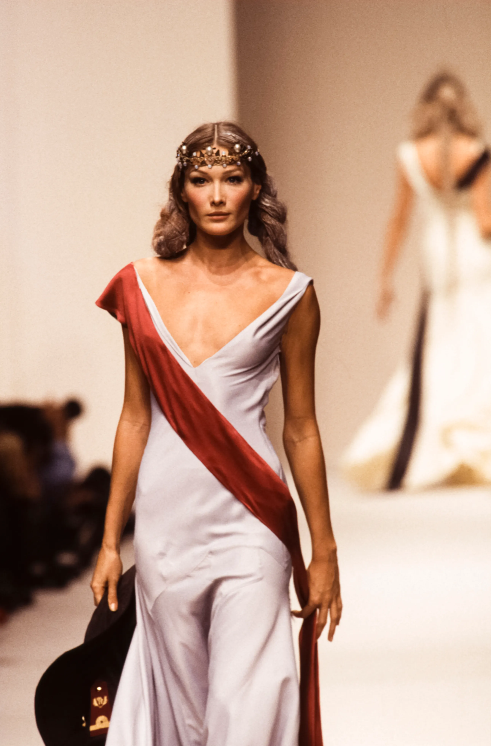 Tài sắc vẹn toàn như Carla Bruni: Từ siêu mẫu đình đám tới cựu đệ nhất phu nhân Pháp - Ảnh 5.