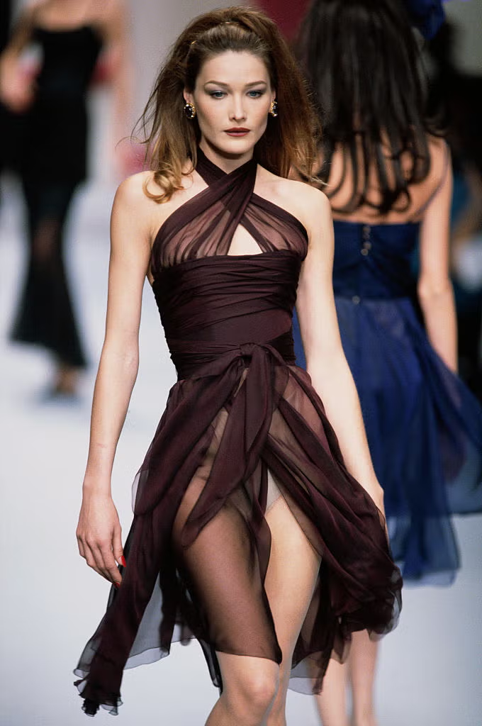Tài sắc vẹn toàn như Carla Bruni: Từ siêu mẫu đình đám tới cựu đệ nhất phu nhân Pháp - Ảnh 4.