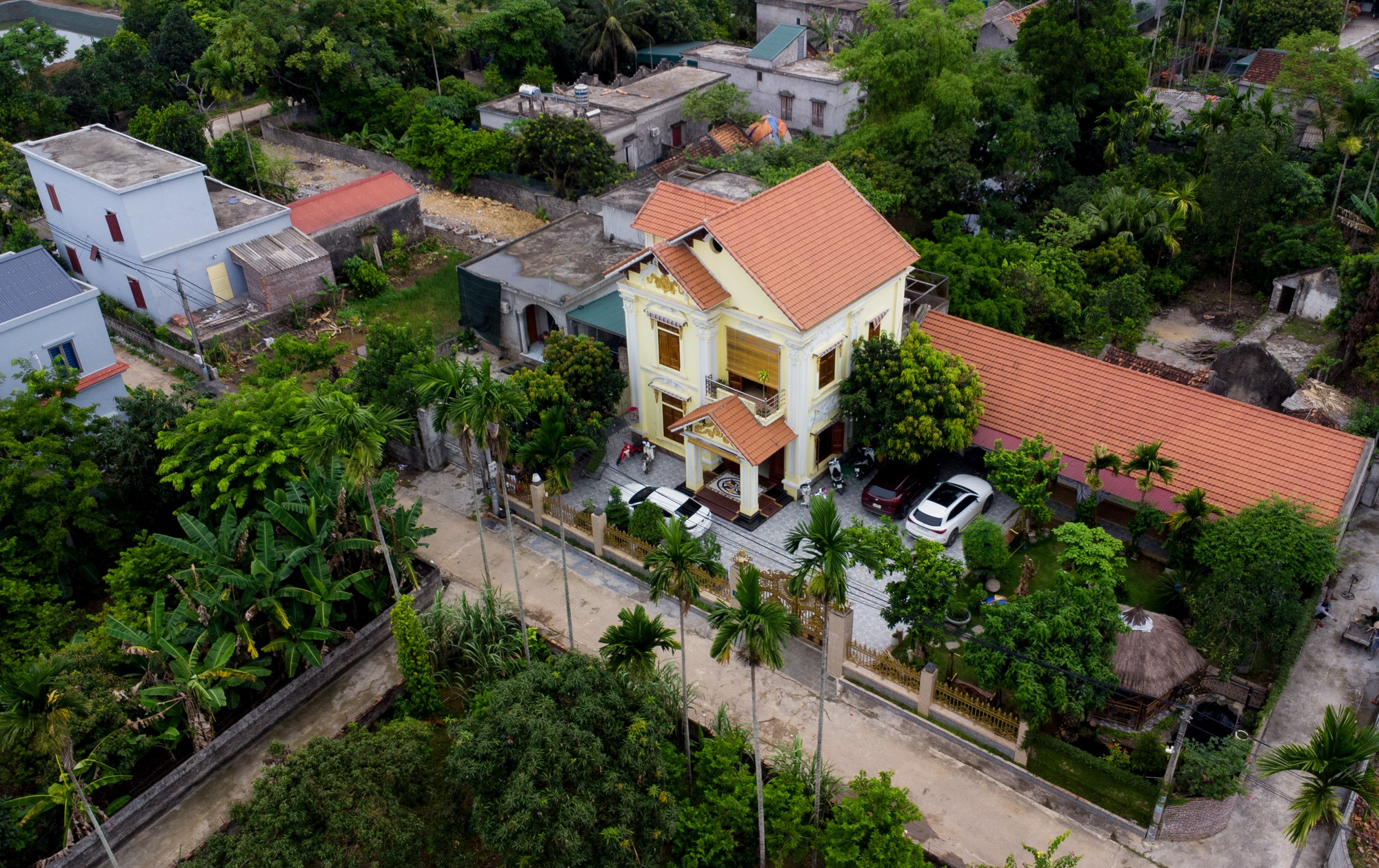 Hàng xóm tiết lộ bất ngờ bên trong nơi ở của TikToker "Gia đình Hải Sen" vừa bị bắt - Ảnh 1. Hàng xóm tiết lộ bất ngờ bên trong nơi ở của TikToker "Gia đình Hải Sen" vừa bị bắt - Ảnh 1.