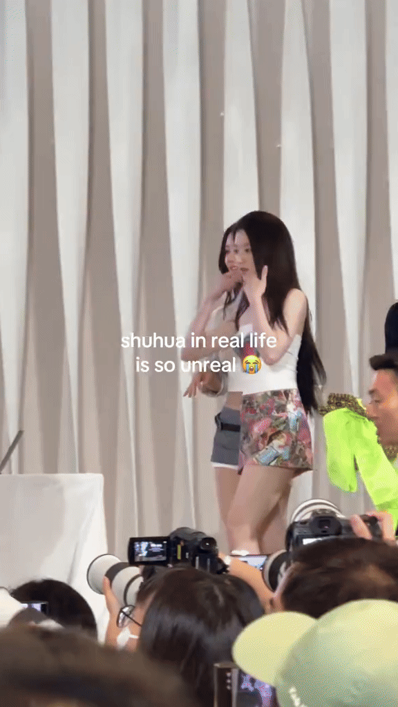 Cam thường bắt trọn cảnh mỹ nữ Cam thường bắt trọn cảnh mỹ nữ
