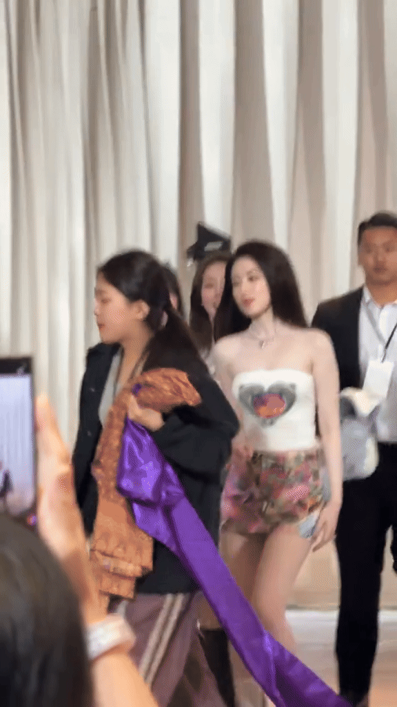 Cam thường bắt trọn cảnh mỹ nữ Cam thường bắt trọn cảnh mỹ nữ