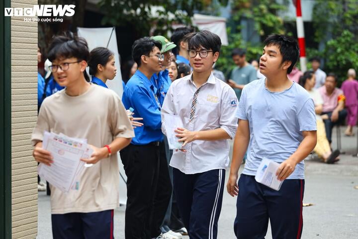 35 địa phương công bố điểm chuẩn lớp 10, thấp nhất 1,5 điểm/môn là đỗ - Ảnh 1. 35 địa phương công bố điểm chuẩn lớp 10, thấp nhất 1,5 điểm/môn là đỗ - Ảnh 1.