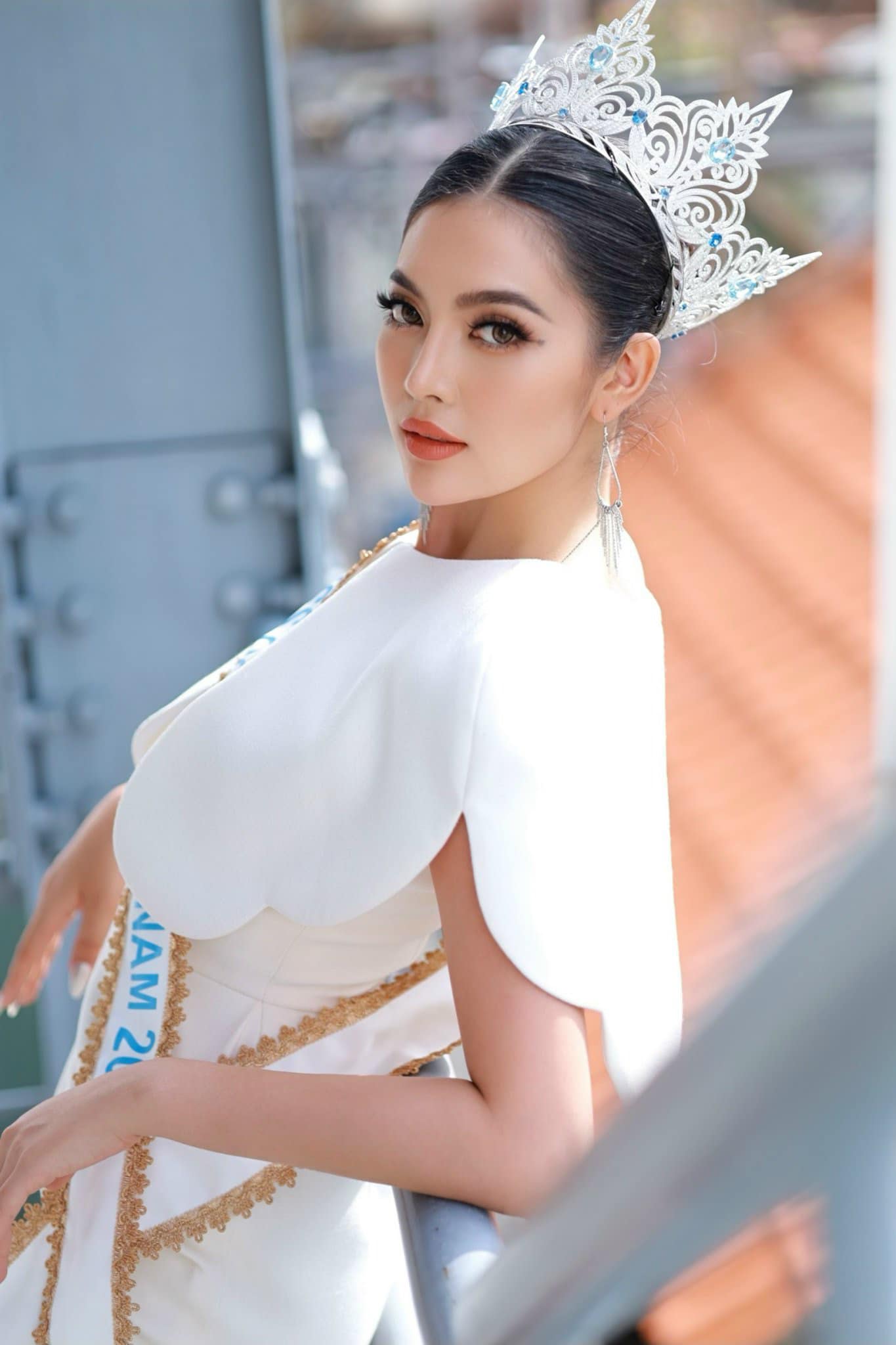 Hoa hậu Đảo Thiên Đường lộ nhan sắc lạ lẫm sau 2 năm đăng quang tranh cãi - Ảnh 4. Hoa hậu Đảo Thiên Đường lộ nhan sắc lạ lẫm sau 2 năm đăng quang tranh cãi - Ảnh 4.