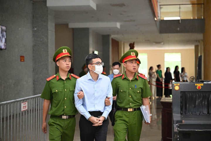 Cựu Chủ tịch FLC Trịnh Văn Quyết xin xử vắng mặt do 'nguy cơ tử vong rất cao' - Ảnh 2. Cựu Chủ tịch FLC Trịnh Văn Quyết xin xử vắng mặt do 'nguy cơ tử vong rất cao' - Ảnh 2.