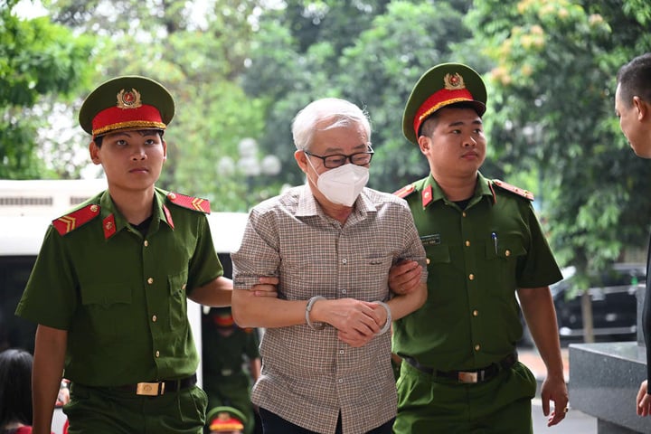 Cựu Chủ tịch FLC Trịnh Văn Quyết xin xử vắng mặt do 'nguy cơ tử vong rất cao' - Ảnh 3. Cựu Chủ tịch FLC Trịnh Văn Quyết xin xử vắng mặt do 'nguy cơ tử vong rất cao' - Ảnh 3.