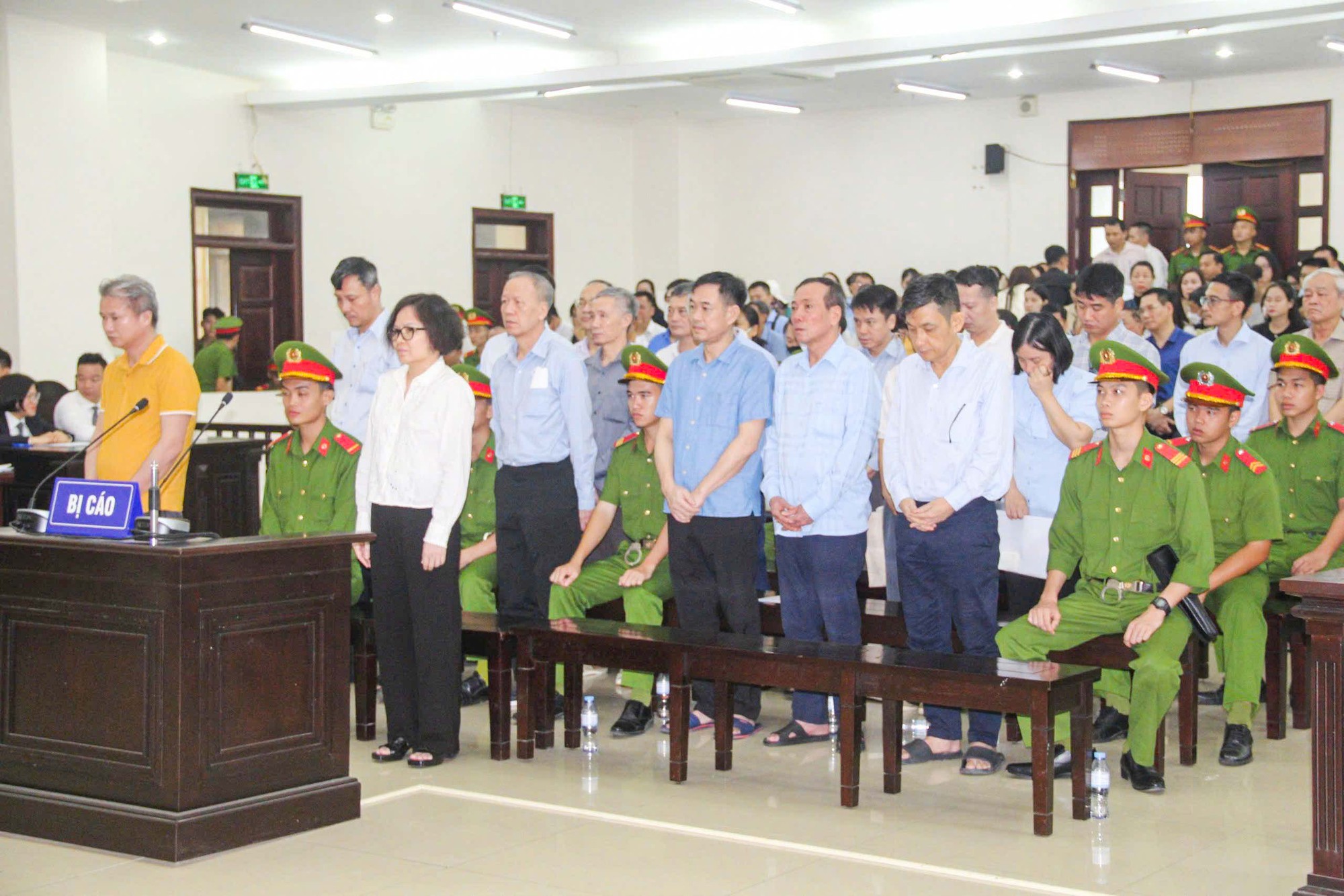 Cựu Chủ tịch FLC xin chuyển từ hình phạt tù giam sang hình phạt tiền - Ảnh 2. Cựu Chủ tịch FLC xin chuyển từ hình phạt tù giam sang hình phạt tiền - Ảnh 2.