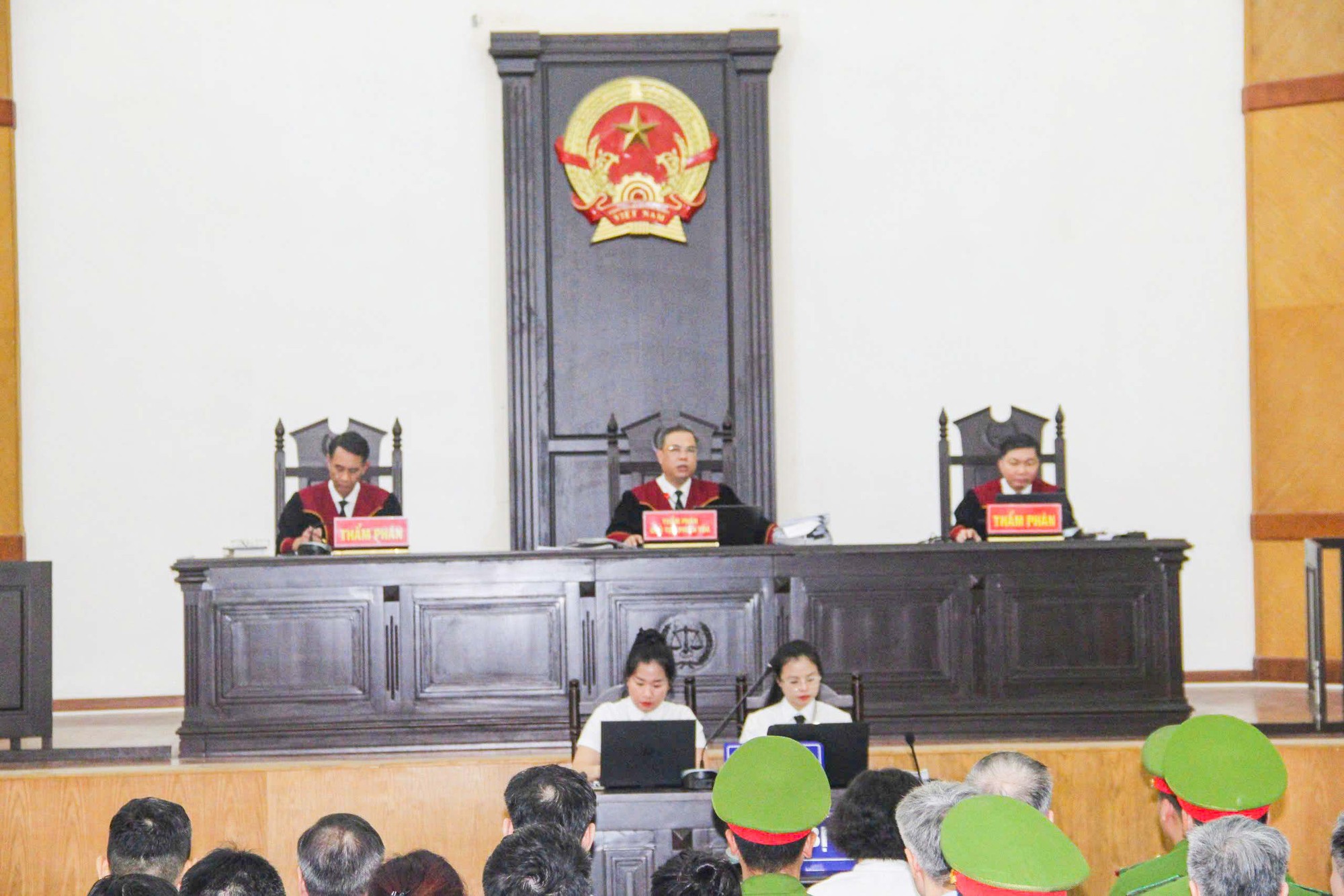 Cựu Chủ tịch FLC xin chuyển từ hình phạt tù giam sang hình phạt tiền - Ảnh 1. Cựu Chủ tịch FLC xin chuyển từ hình phạt tù giam sang hình phạt tiền - Ảnh 1.
