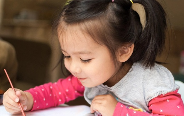 Trẻ dưới 3 tuổi có những biểu hiện này thường có chỉ số IQ vượt trội khi lớn- Ảnh 1. Trẻ dưới 3 tuổi có những biểu hiện này thường có chỉ số IQ vượt trội khi lớn- Ảnh 1.