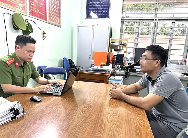 Lời khai của người đàn ông đạp nữ tài xế xe ôm ngã nhào ở Bình Dương - Ảnh 2. Lời khai của người đàn ông đạp nữ tài xế xe ôm ngã nhào ở Bình Dương - Ảnh 2.
