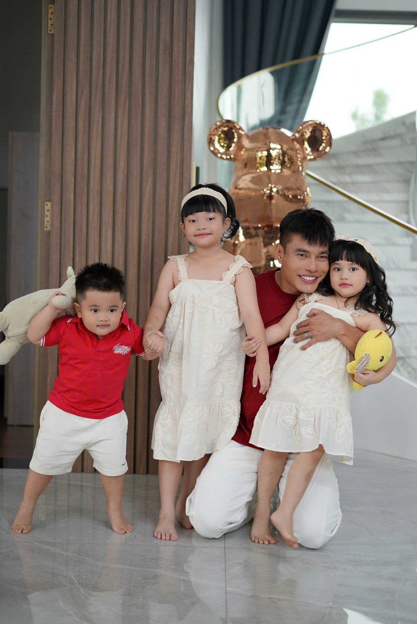 Mẹ Lê Dương Bảo Lâm bị ngã nghiêm trọng, nhóc tỳ 3 tuổi vừa phát hiện liền có hành động gây kinh ngạc - Ảnh 5. Mẹ Lê Dương Bảo Lâm bị ngã nghiêm trọng, nhóc tỳ 3 tuổi vừa phát hiện liền có hành động gây kinh ngạc - Ảnh 5.
