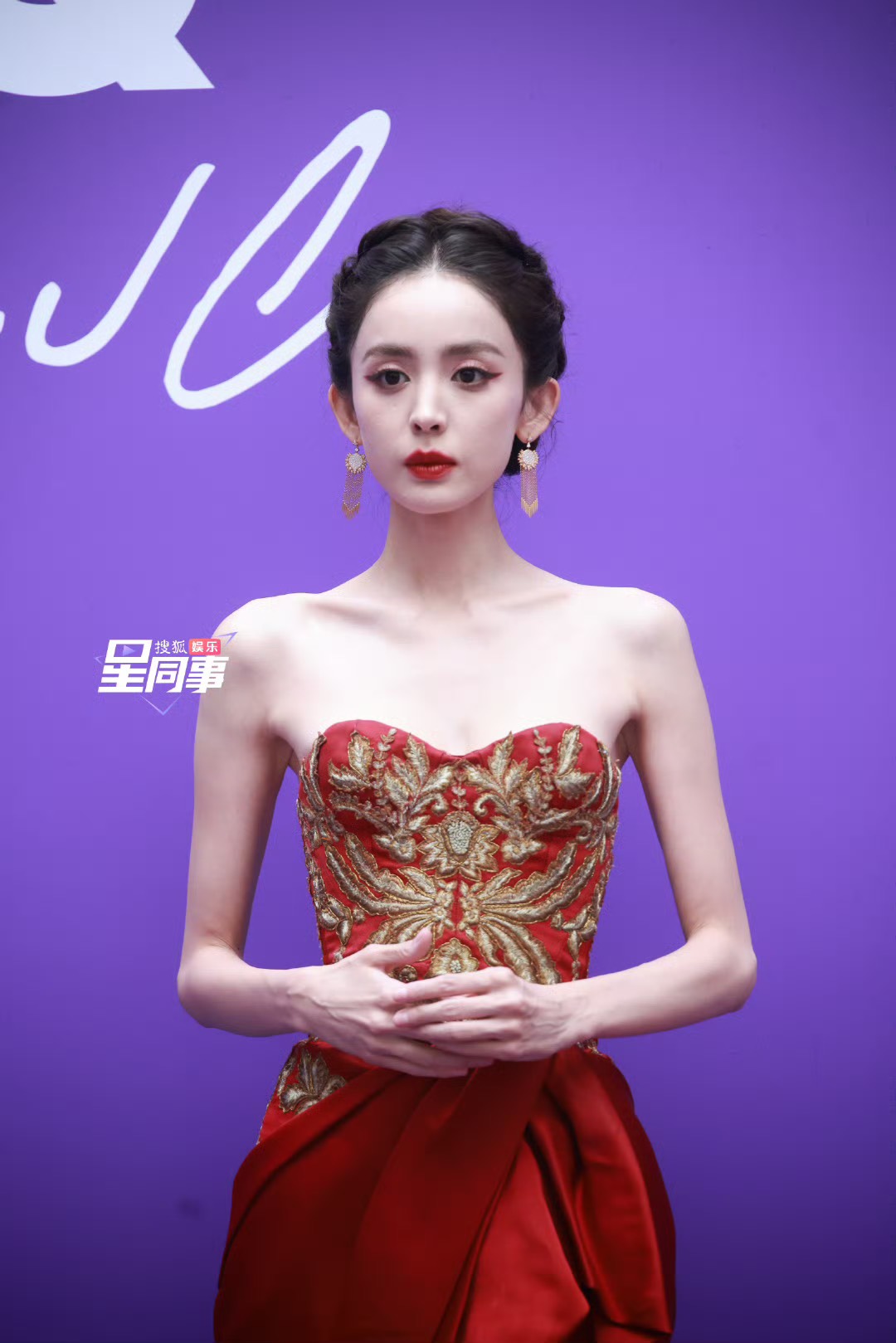 Lưu Diệc Phi kiên trì đi ngược tiêu chuẩn gầy nhom của Cbiz- Ảnh 9. Lưu Diệc Phi kiên trì đi ngược tiêu chuẩn gầy nhom của Cbiz- Ảnh 9.