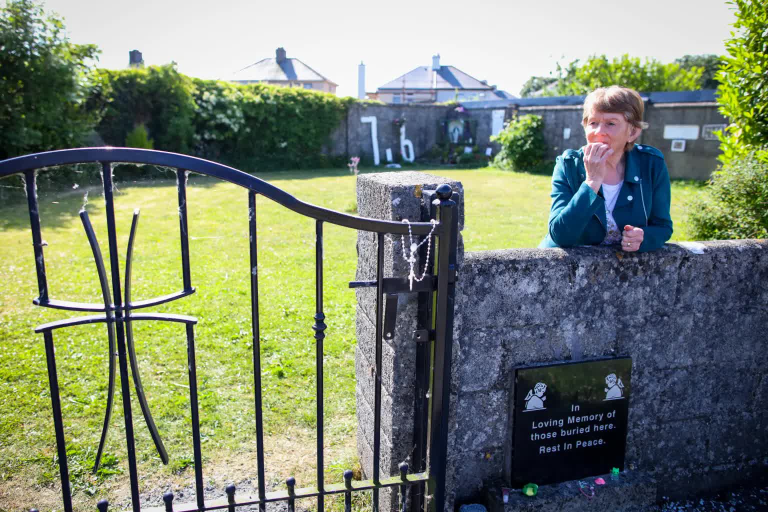 Ireland: 796 hài cốt trẻ sơ sinh nằm trong bể phốt tại một nhà thờ - Ảnh 2. Ireland: 796 hài cốt trẻ sơ sinh nằm trong bể phốt tại một nhà thờ - Ảnh 2.