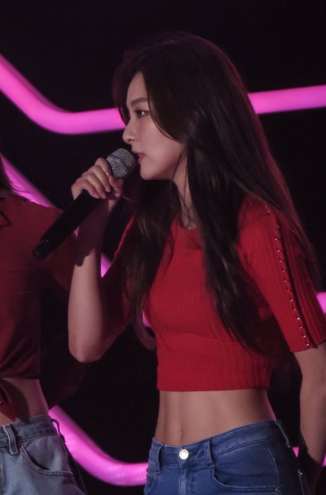 Netizen sốc vì bắp tay của Seulgi- Ảnh 9. Netizen sốc vì bắp tay của Seulgi- Ảnh 9.