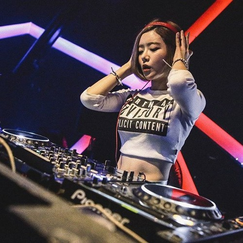 Sự cố tẩy tóc kinh hoàng khiến nữ DJ nổi tiếng ân hận cả đời- Ảnh 10. Sự cố tẩy tóc kinh hoàng khiến nữ DJ nổi tiếng ân hận cả đời- Ảnh 10.