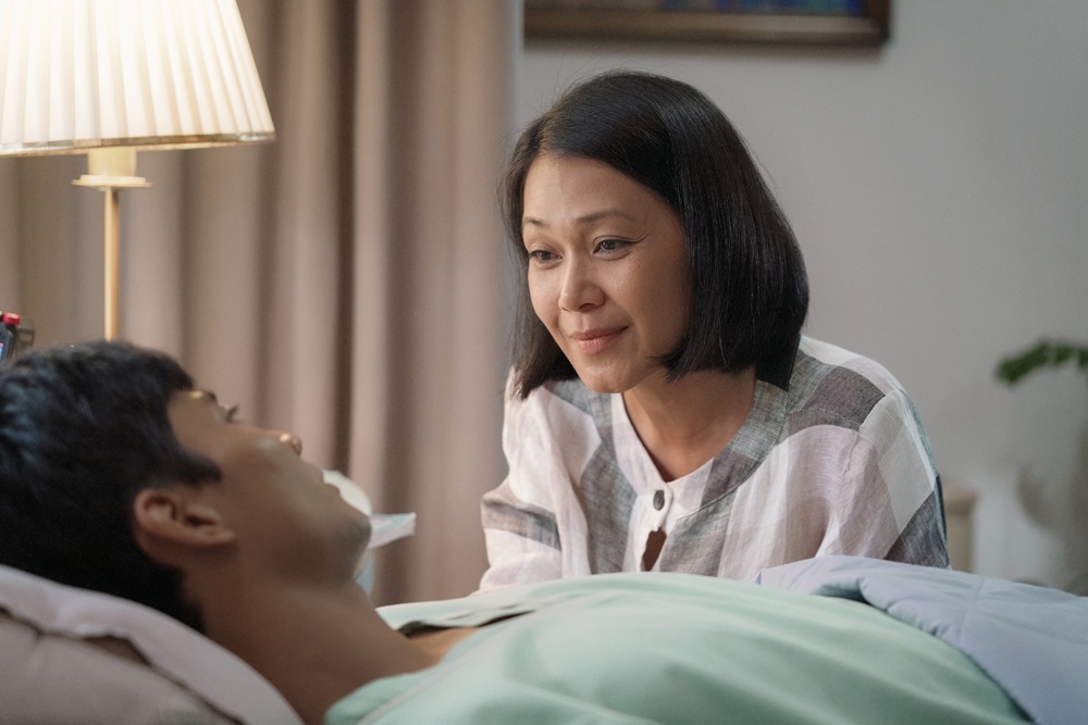 Đây đích thị là phim Việt đáng hóng nhất hè này, nam chính nằm 1 chỗ cũng khiến khán giả bật khóc - Ảnh 2. Đây đích thị là phim Việt đáng hóng nhất hè này, nam chính nằm 1 chỗ cũng khiến khán giả bật khóc - Ảnh 2.