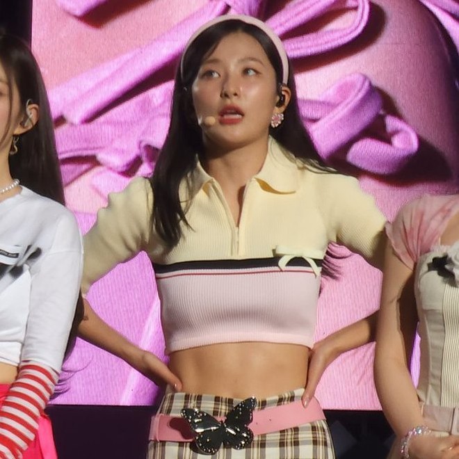 Netizen sốc vì bắp tay của Seulgi- Ảnh 12. Netizen sốc vì bắp tay của Seulgi- Ảnh 12.