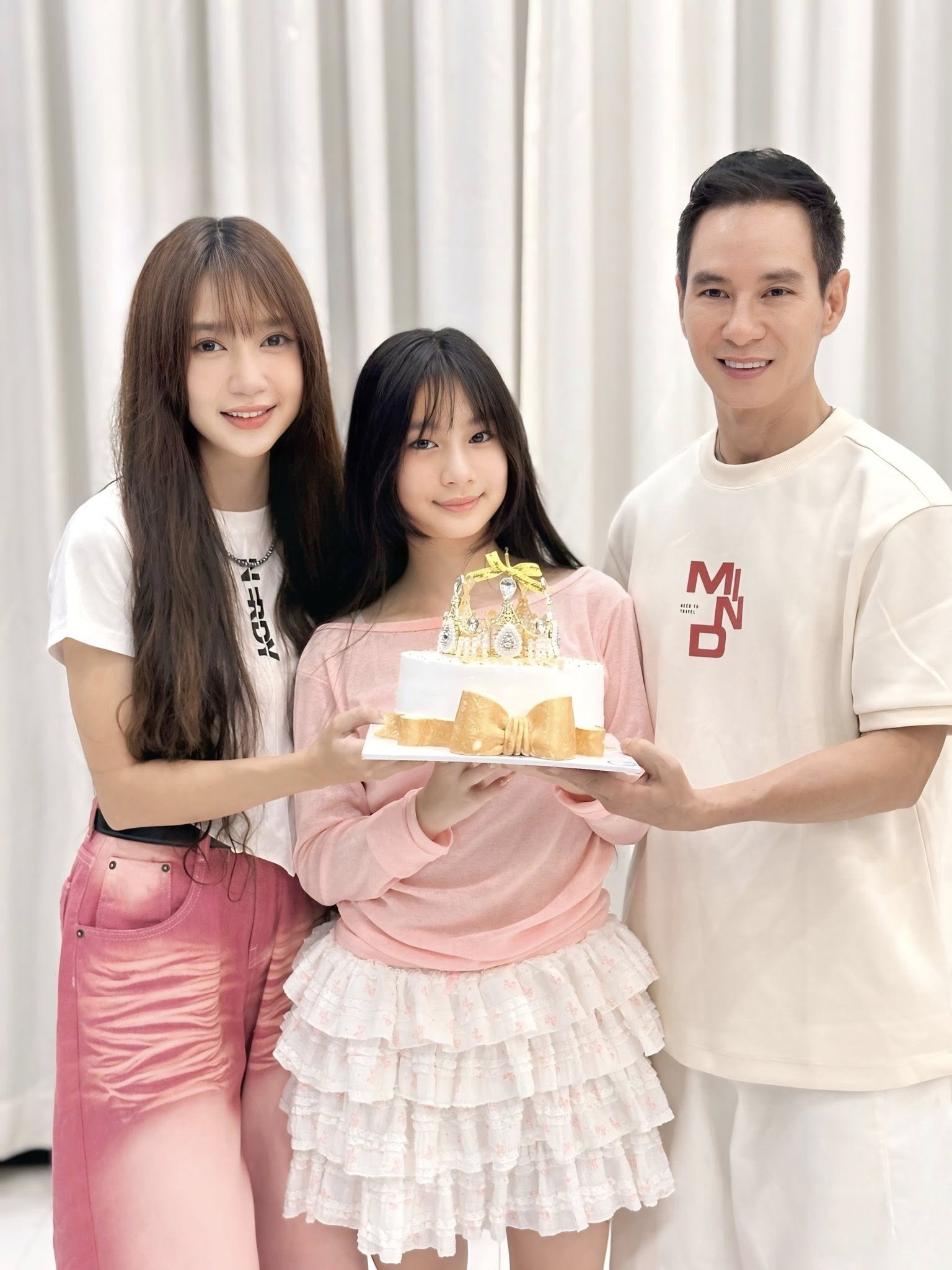 Ái nữ nhà Lý Hải - Minh Hà thổi nến mừng tuổi 12, dân tình trầm trồ vì một đặc điểm gen quá trội- Ảnh 8. Ái nữ nhà Lý Hải - Minh Hà thổi nến mừng tuổi 12, dân tình trầm trồ vì một đặc điểm gen quá trội- Ảnh 8.