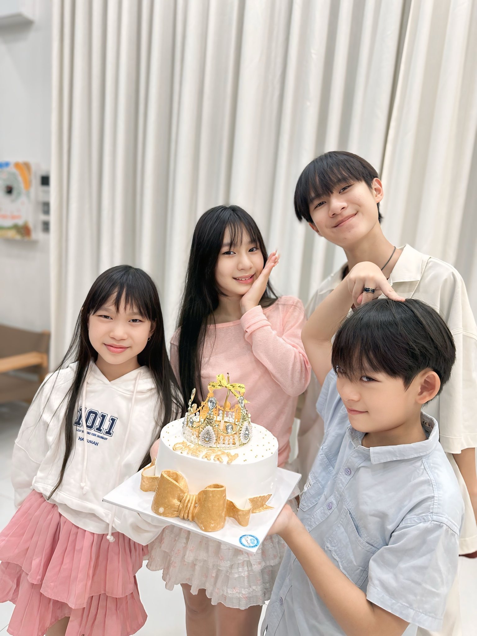 Ái nữ nhà Lý Hải - Minh Hà thổi nến mừng tuổi 12, dân tình trầm trồ vì một đặc điểm gen quá trội- Ảnh 7. Ái nữ nhà Lý Hải - Minh Hà thổi nến mừng tuổi 12, dân tình trầm trồ vì một đặc điểm gen quá trội- Ảnh 7.
