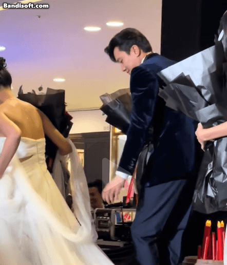 Cặp sao Việt lệch nhau 13 tuổi bị đồn hẹn hò khắp MXH: Nhà trai giàu top đầu showbiz, si mê nhà gái ra mặt - Ảnh 2. Cặp sao Việt lệch nhau 13 tuổi bị đồn hẹn hò khắp MXH: Nhà trai giàu top đầu showbiz, si mê nhà gái ra mặt - Ảnh 2.