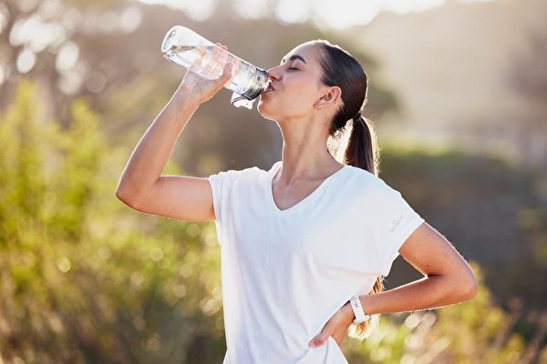 Không uống đủ nước khiến cơ thể mất nước, 8 căn bệnh này có thể sẽ "âm thầm" tìm đến bạn - Ảnh 3. Không uống đủ nước khiến cơ thể mất nước, 8 căn bệnh này có thể sẽ "âm thầm" tìm đến bạn - Ảnh 3.