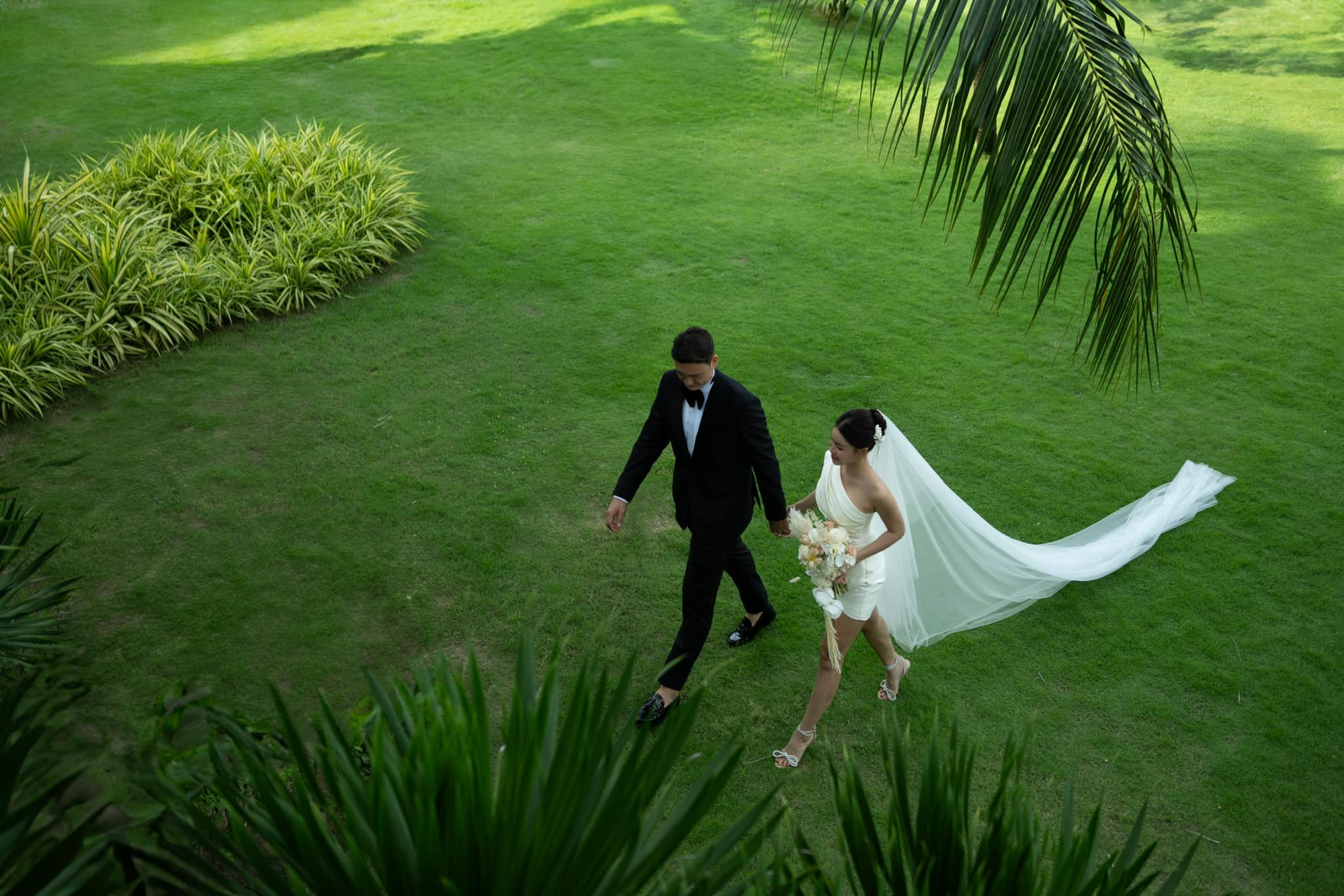 Người đẹp gây sốt với bóng lưng yêu kiều, body mỹ miều bên siêu xe: Hóa ra là nàng WAG sexy nhất làng bóng đá!- Ảnh 3. Người đẹp gây sốt với bóng lưng yêu kiều, body mỹ miều bên siêu xe: Hóa ra là nàng WAG sexy nhất làng bóng đá!- Ảnh 3.