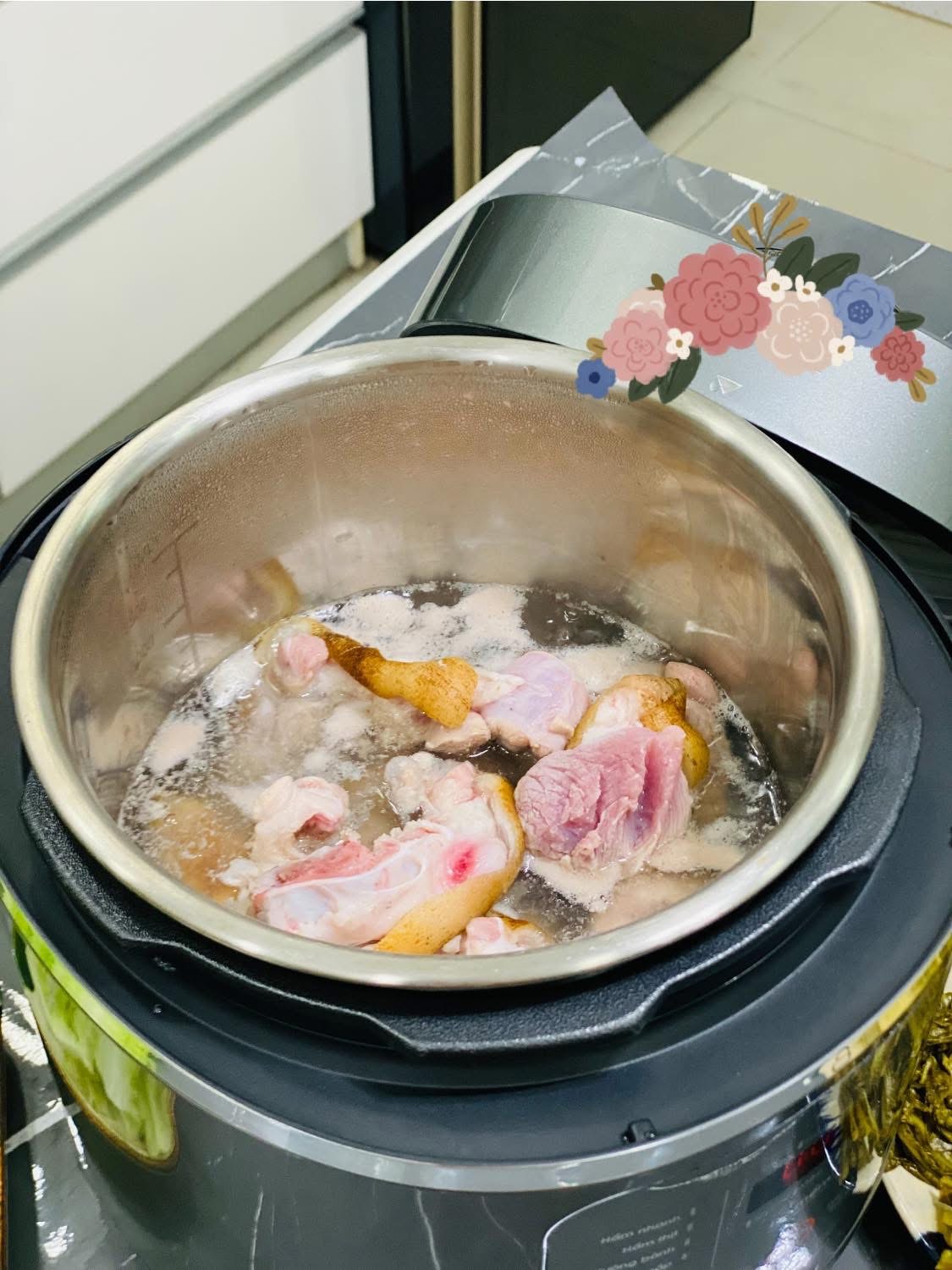Bún chân giò nấu cải chua: Món ngon dân dã đậm đà hương vị Việt - Ảnh 2. Bún chân giò nấu cải chua: Món ngon dân dã đậm đà hương vị Việt - Ảnh 2.
