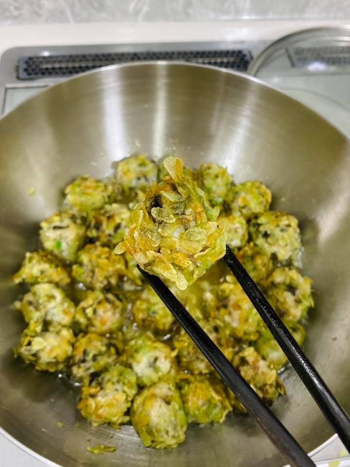 Bữa cơm thêm ngon nhờ chả cá thác lác chiên cốm giòn rụm - Ảnh 3. Bữa cơm thêm ngon nhờ chả cá thác lác chiên cốm giòn rụm - Ảnh 3.